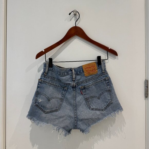 Vintage Levi’s 501 Cutoff Denim Shorts – Fits 25–28 Waist - Picture 3 of 3